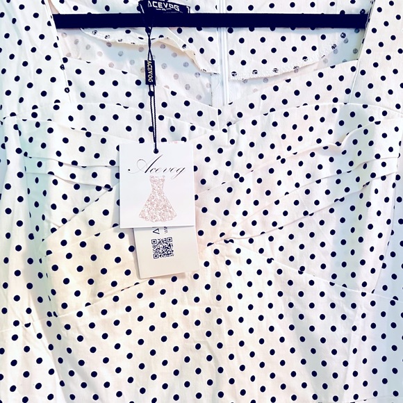 Nwt’s bell out dress - Picture 4 of 4